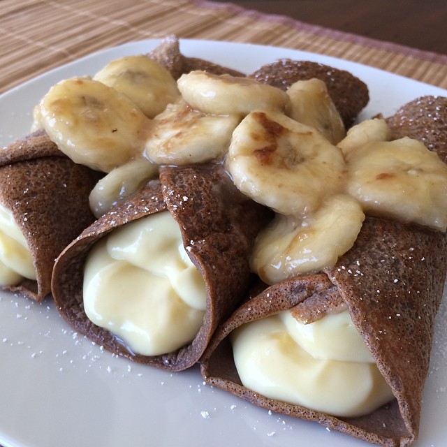 Chocolate Protein Crepes stuffed with a Banana Crème Pudding & topped with Caramelized Bananas! 335cal/33carb/5fat/37pro